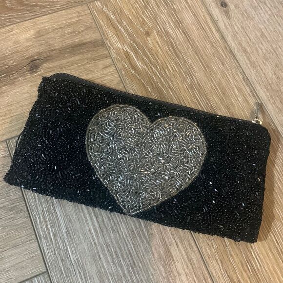 Expressions NYC Beaded Heart clutch - Picture 1 of 2